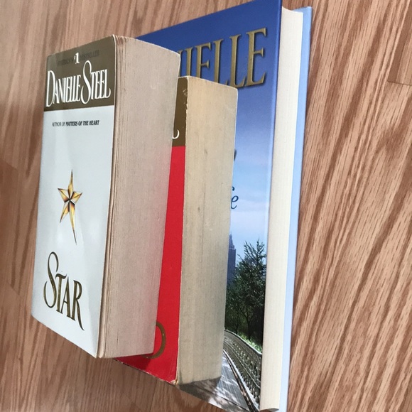 3 Books Danielle’s Steel - Picture 5 of 6
